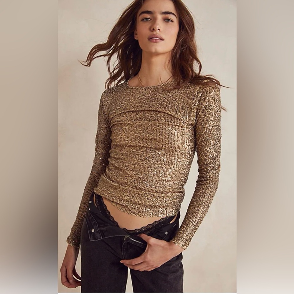 Free People Intimately *Gold Rush* Long Sleeve Sequin Top  in Gold.NWOT•